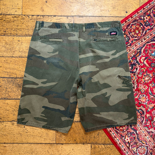 Vintage Dickies Green Camo Workwear Carpenter Baggy Shorts - 40
