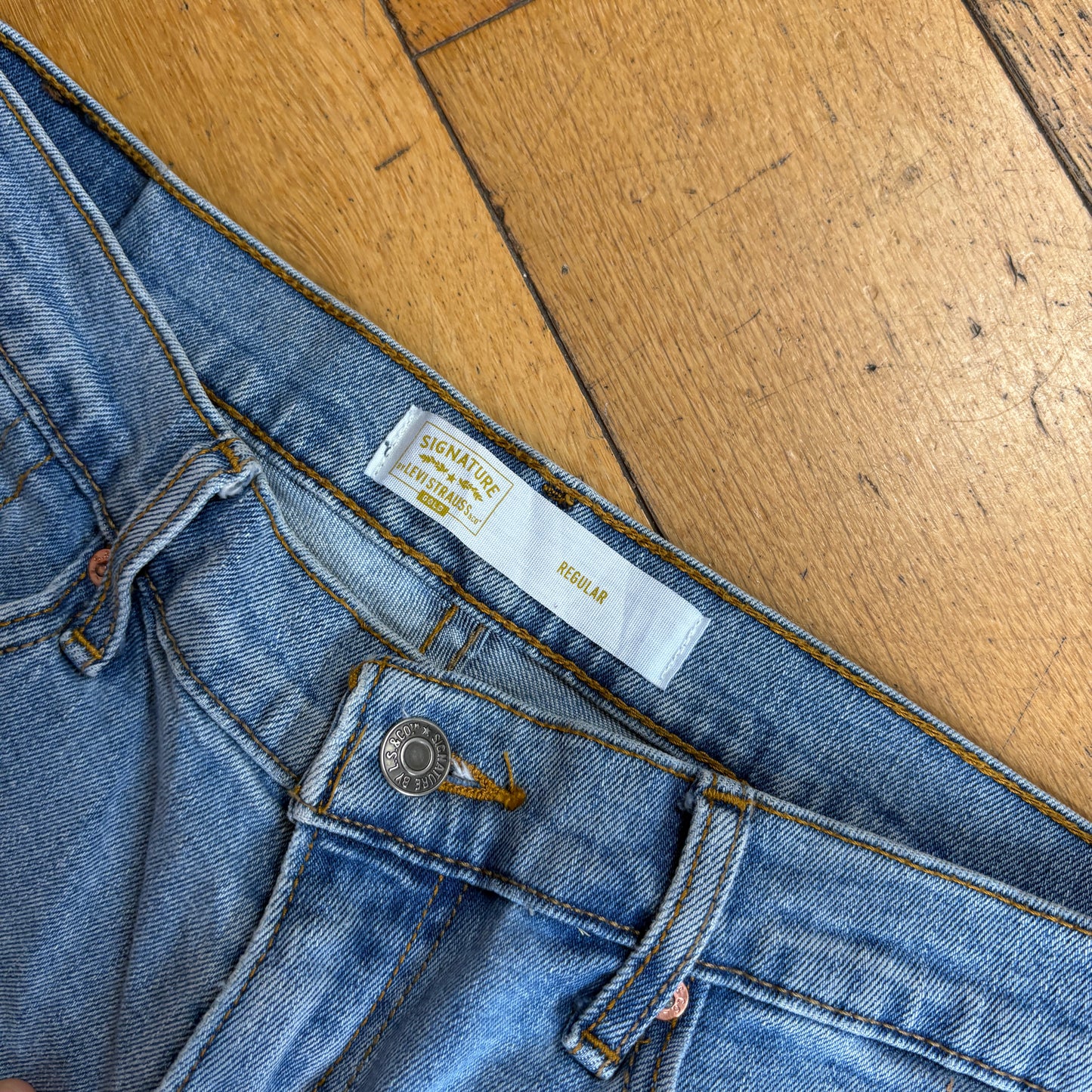 Vintage Levis Straight Blue Denim Shorts - 34