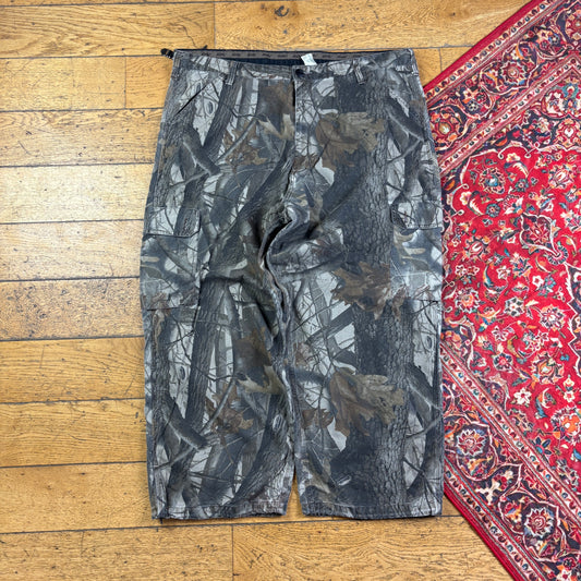 Vintage Real Tree Camo Green Cargo Hunting Workwear Trousers - 42
