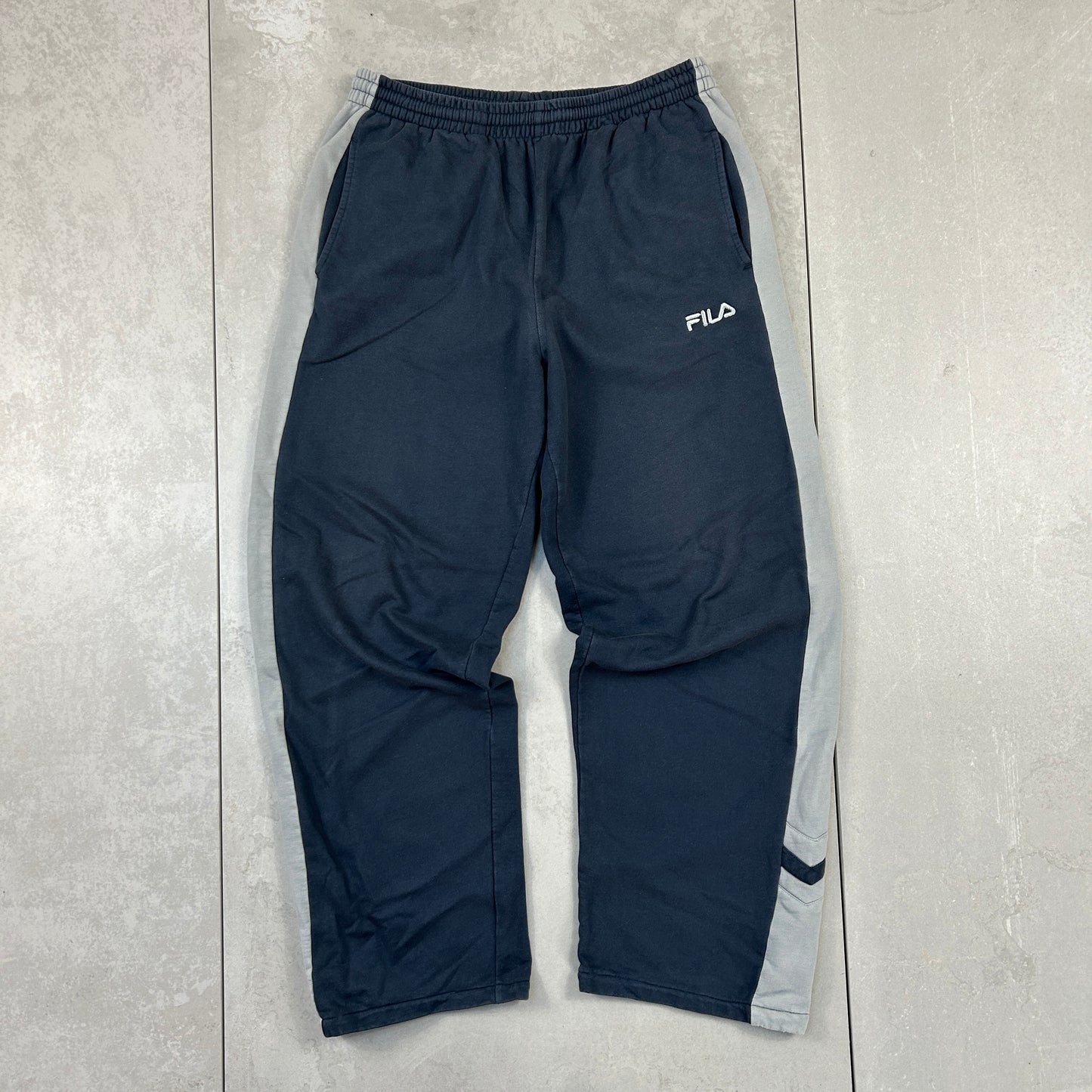 Vintage Fila Embroidered Navy Baggy Sweatpants - M