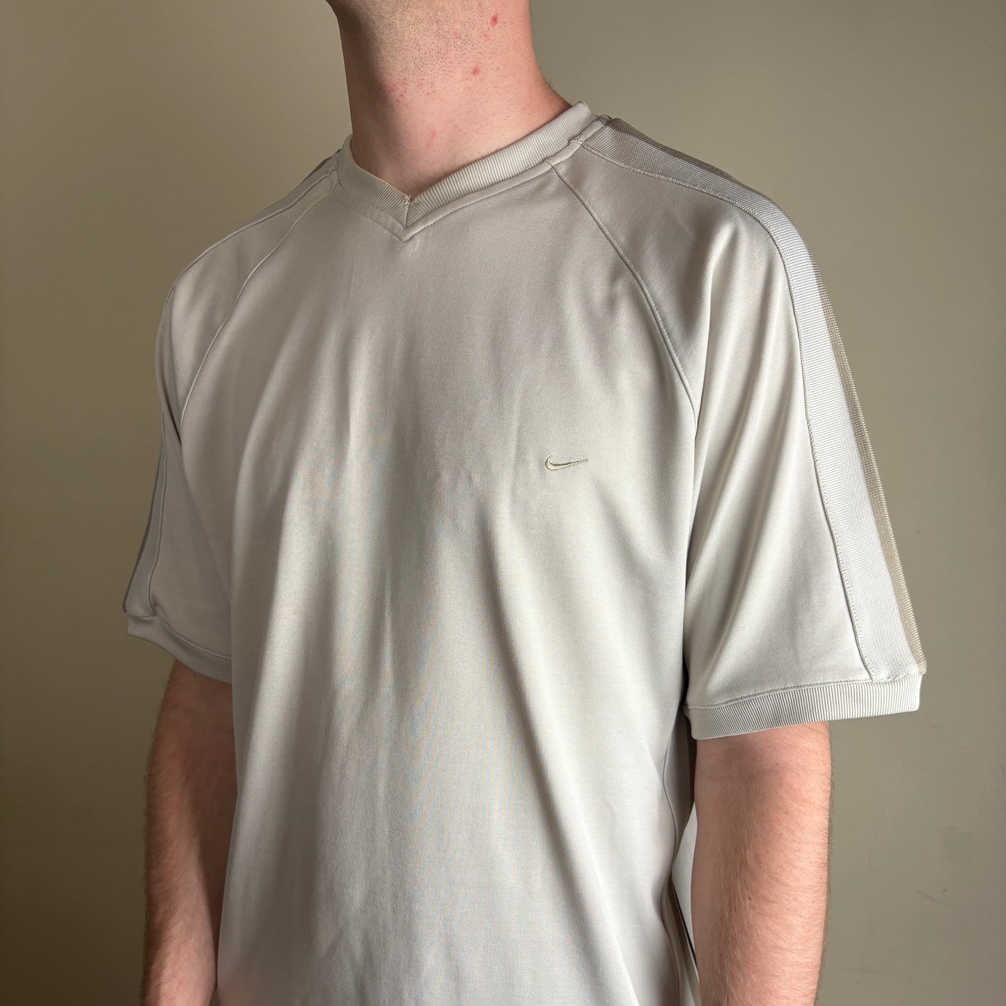 Vintage Nike Y2K Cream Swoosh Embroidered T-Shirt - L