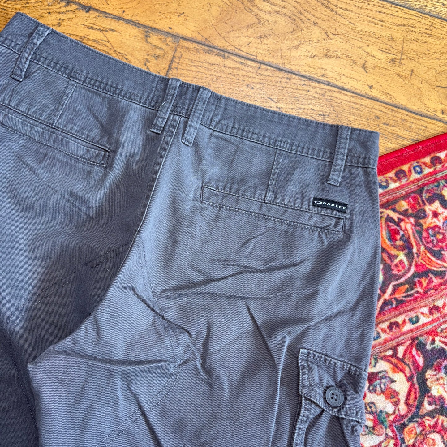 Vintage Oakley Grey Embroidered Cargo Baggy Shorts - 34