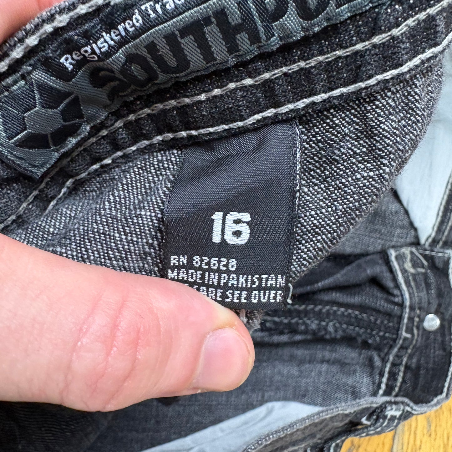 Vintage Southpole Black Womens Embroidered Y2K Hip Hop Baggy Jeans - Size 8/10