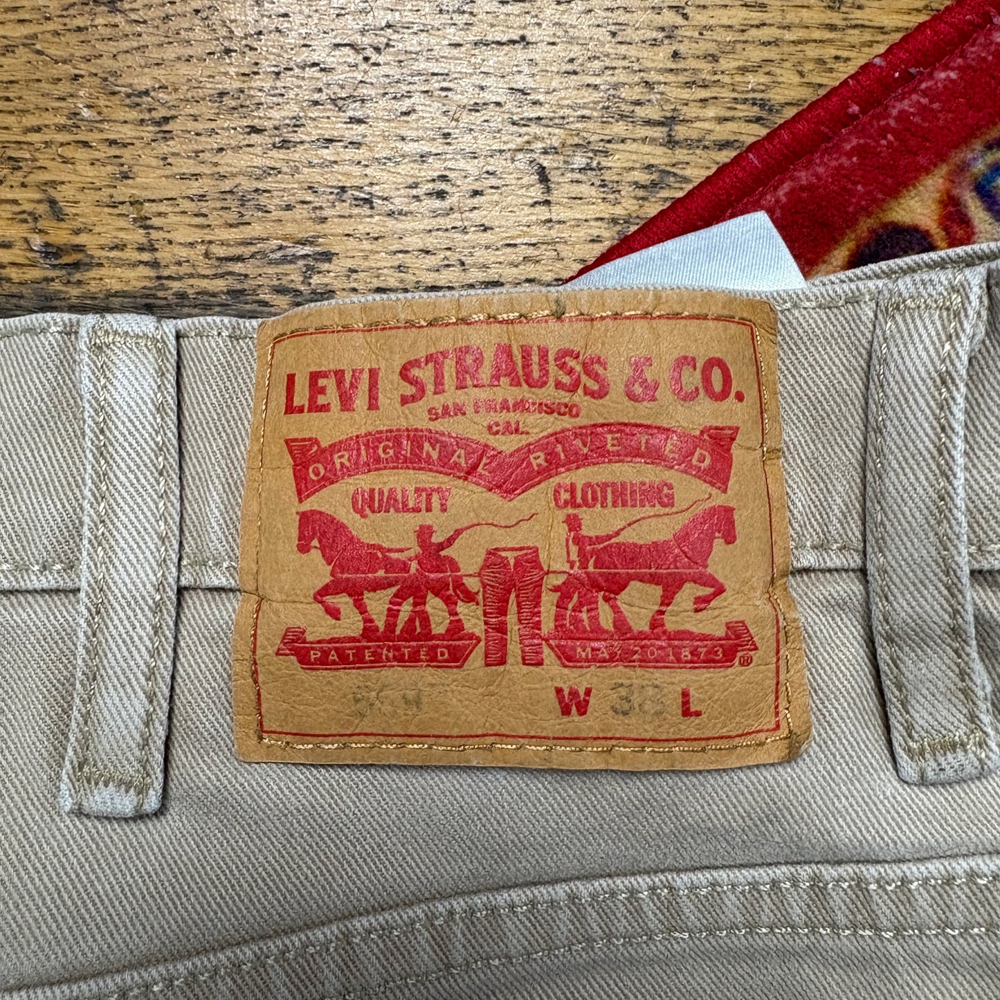 Vintage Levis 569 Baggy Cream Denim Shorts - 38