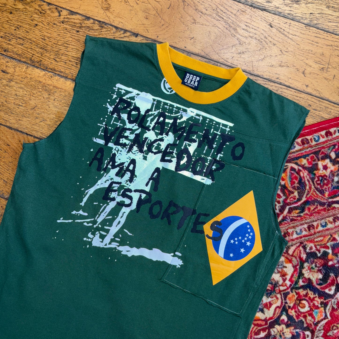 Vintage Brazil Green Deep Gear Graphic Vest T-Shirt - S