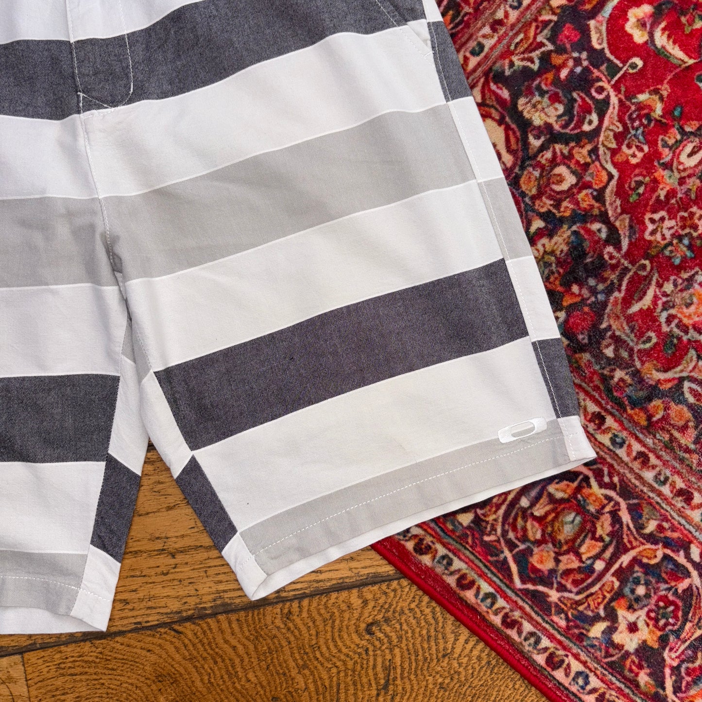 Vintage Oakley Embroidered White Grey Stripe Straight Shorts Jorts - 34