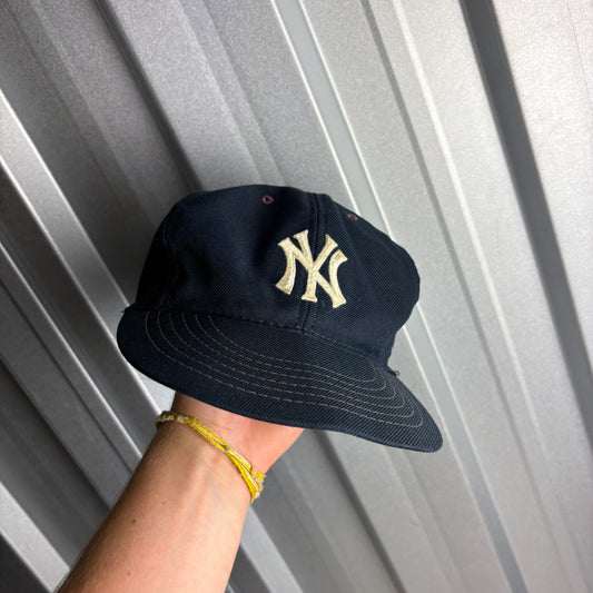 90s New York Yankees Embroidered Navy Trucker Cap