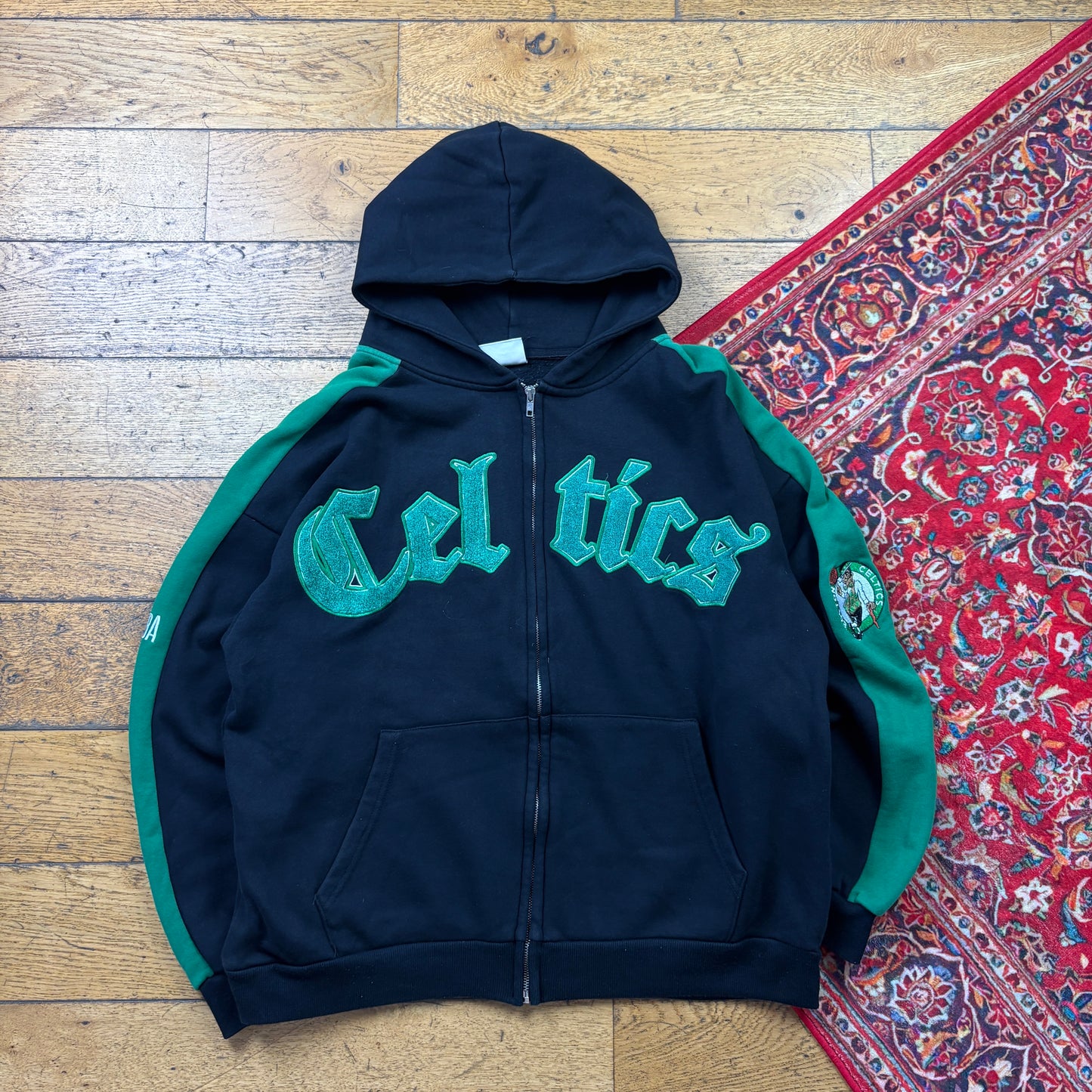 Vintage NBA Boston Celtics Black Hoodie Boxy Embroidered Sweatshirt - M